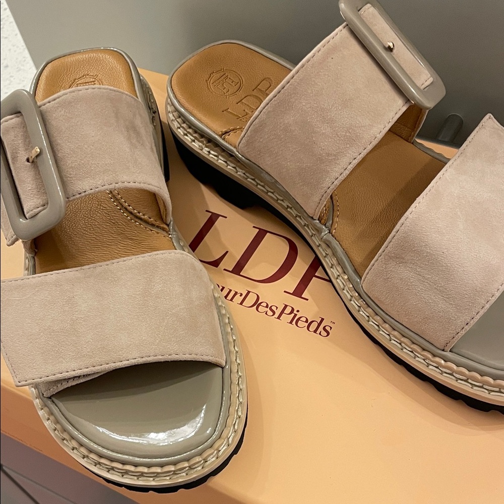 L’Amour DesPieds suede sandals in size 6 1/2